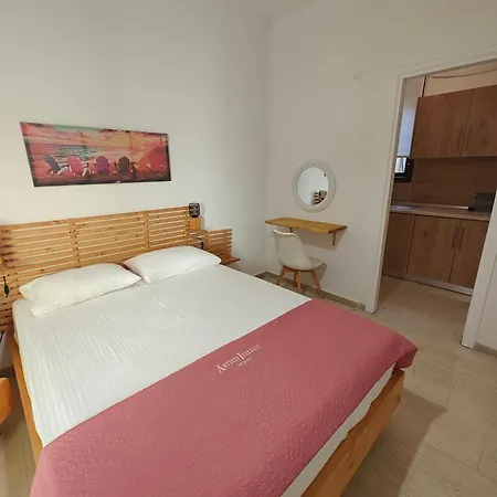 Anthoula House Inn *